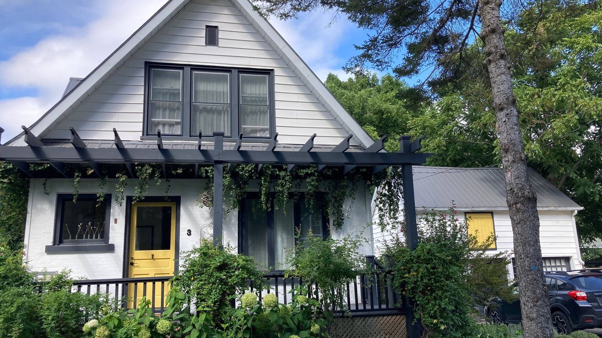 Prince Edward House | Cozy urban cottage in the heart of Picton