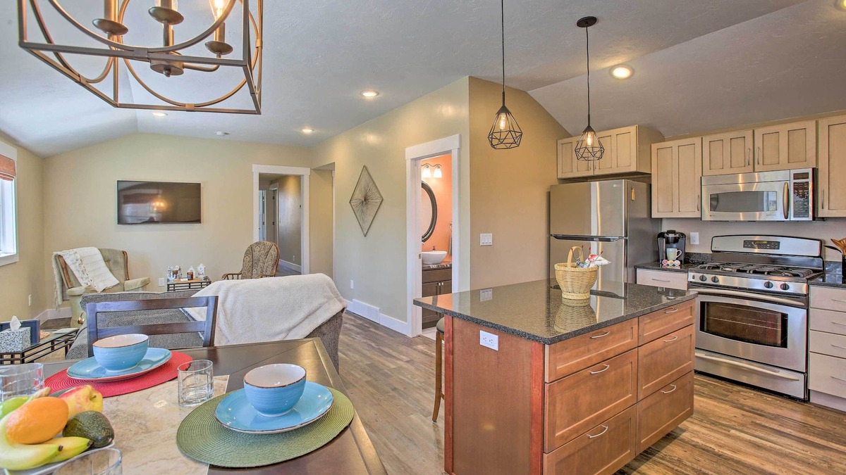 Ludington Apartment | Cozy & Urban Ludington Apt ~ 1 Mi to Lake Michigan