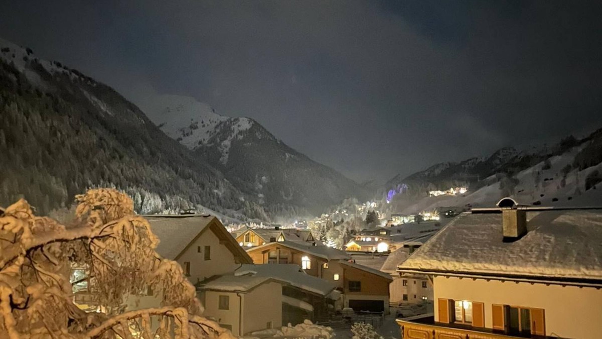 Sankt Anton am Arlberg Apartment | Cozy vacation apartment, great view close to the slopes - renovated in 2024