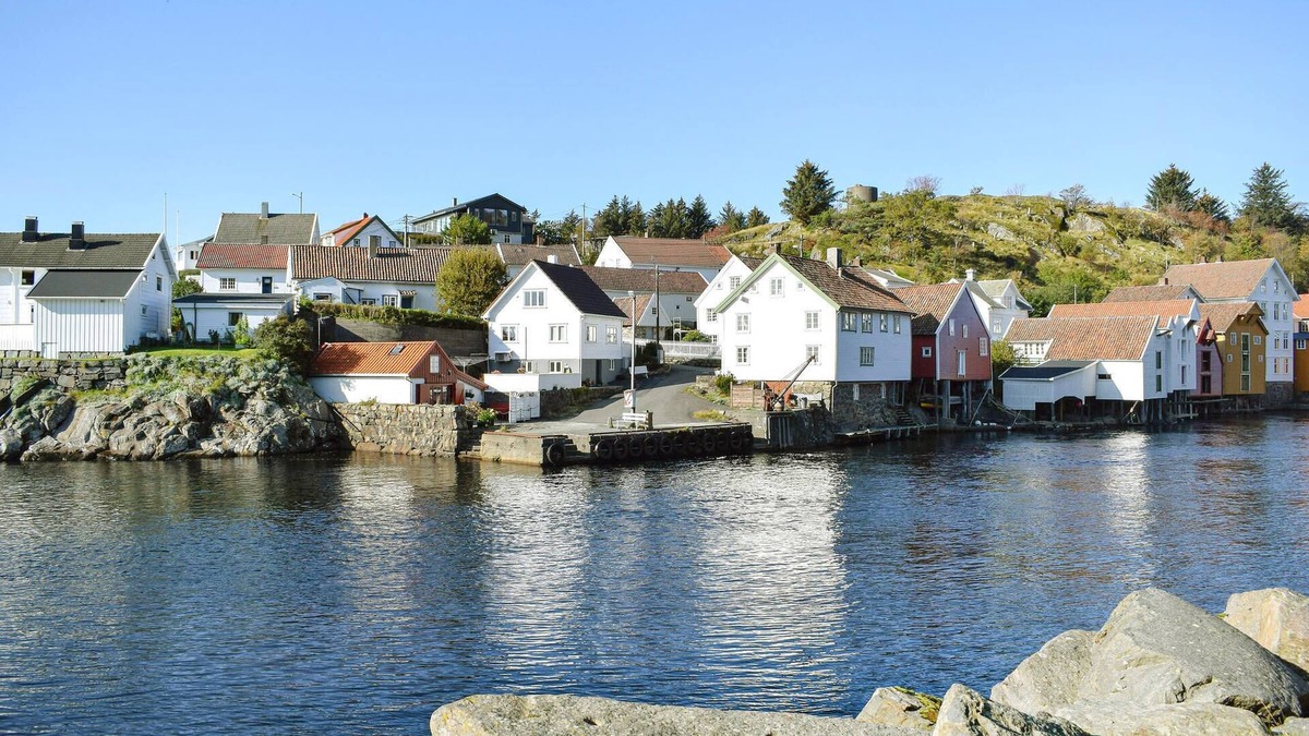 Sogndalstrand Apartment | Cozy vacation apartment - ideal for a fishing vacation and experiences in nature.