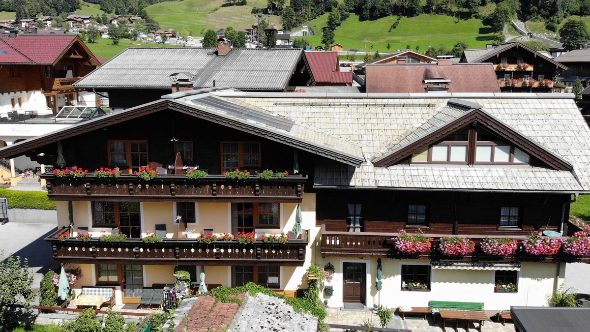 Dorfgastein Apartment | Cozy vacation apartment + free visit to the swimming pool in summer