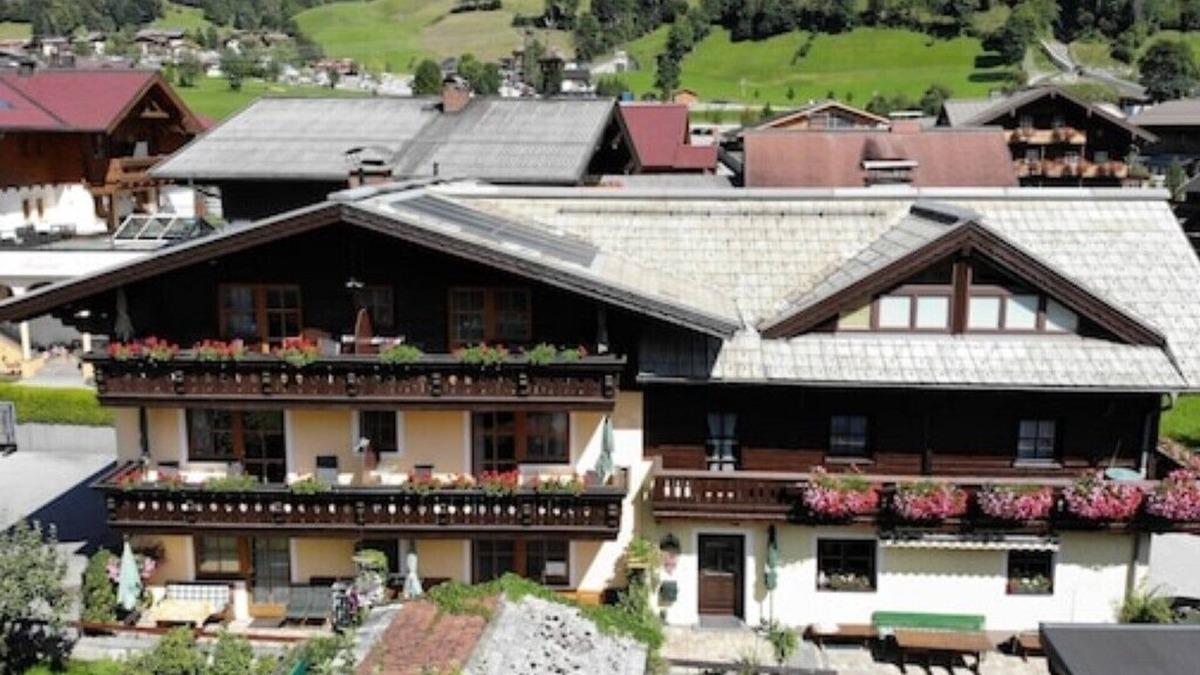 Dorfgastein Apartment | Cozy vacation apartment + free visit to the swimming pool in summer
