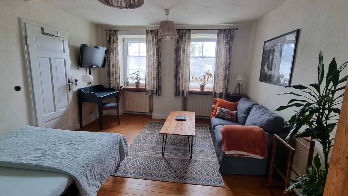Klarenthal Apartment | Cozy vacation apartment on the edge of the forest in an old farmhouse 15 minutes from the city
