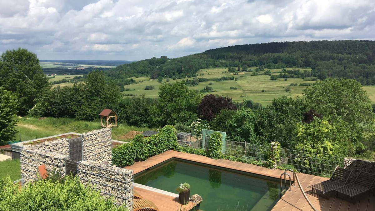 Weissenburg in Bayern Apartment | Cozy vacation apartment with swimming pond
