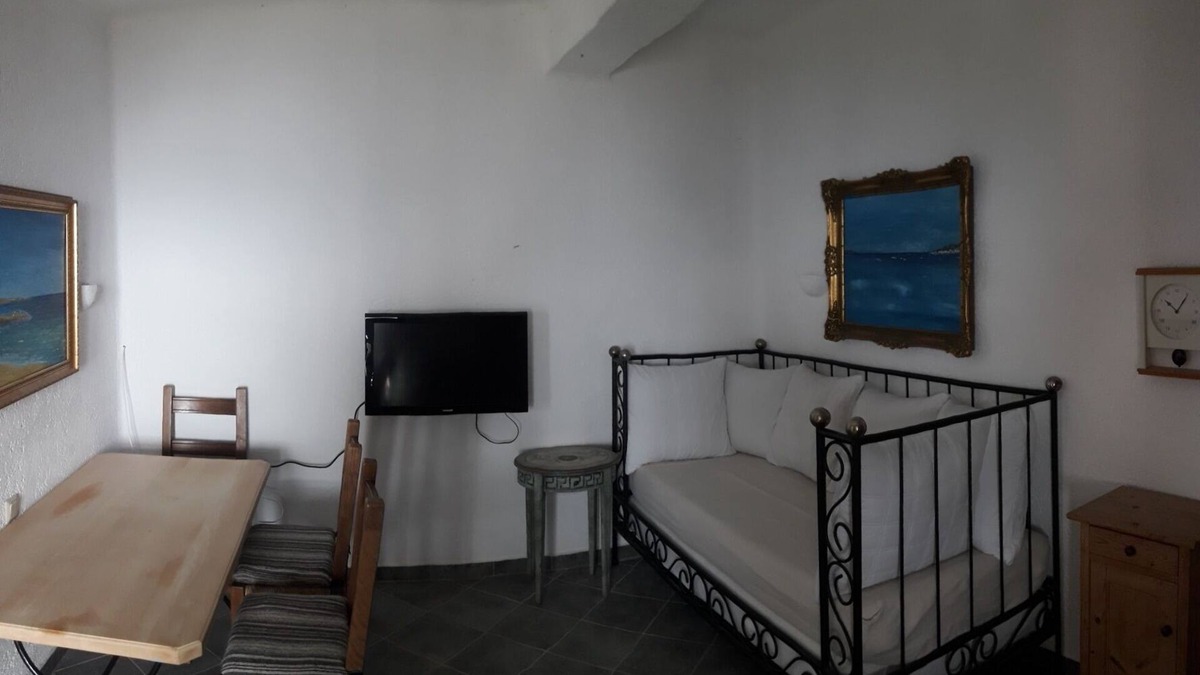 Lefokastron Apartment | Cozy vacation apartment with stunning sea views, 5 minutes' walk from the beach