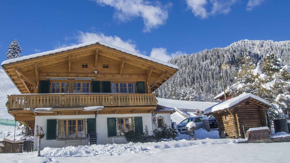 Adelboden Apartment | Cozy vacation apartment directly on the "Chuenisbergli" ski slope.