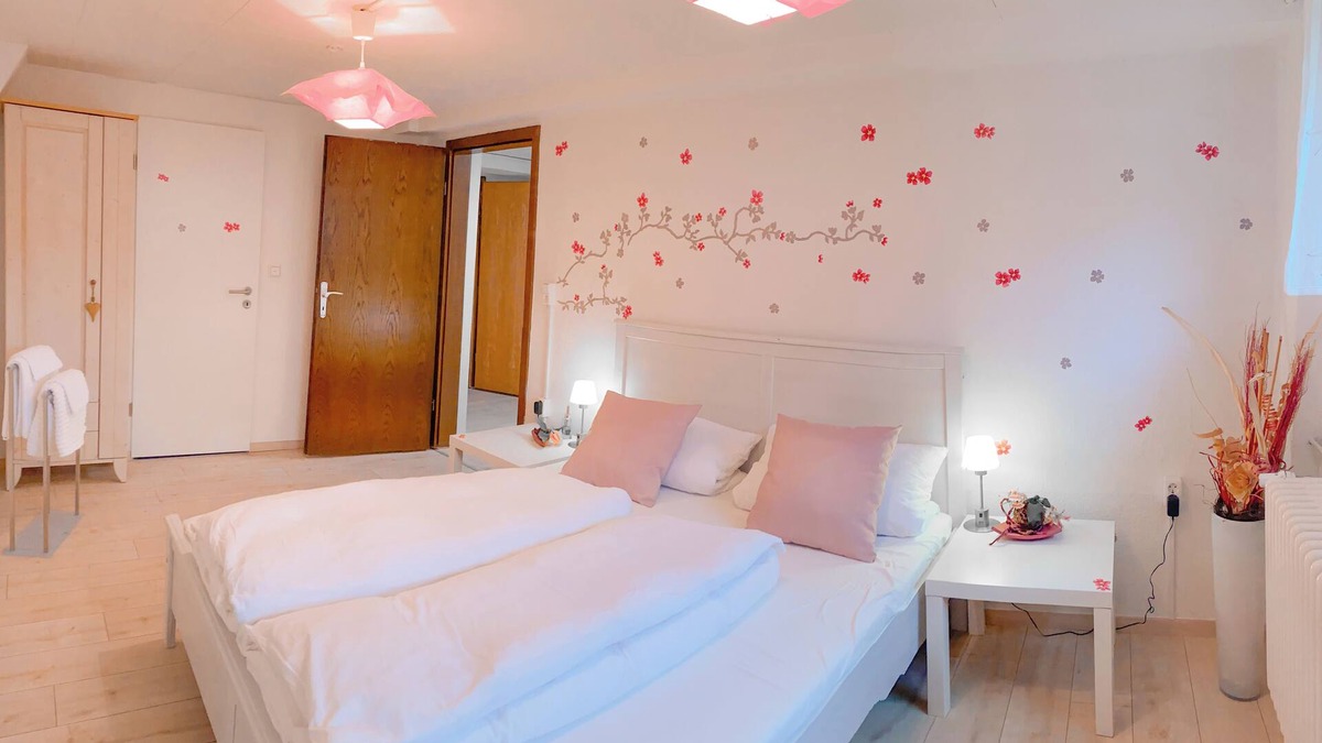 Kehl Apartment | Cozy vacation apartment on the Rhine promenade. Family and group friendly!