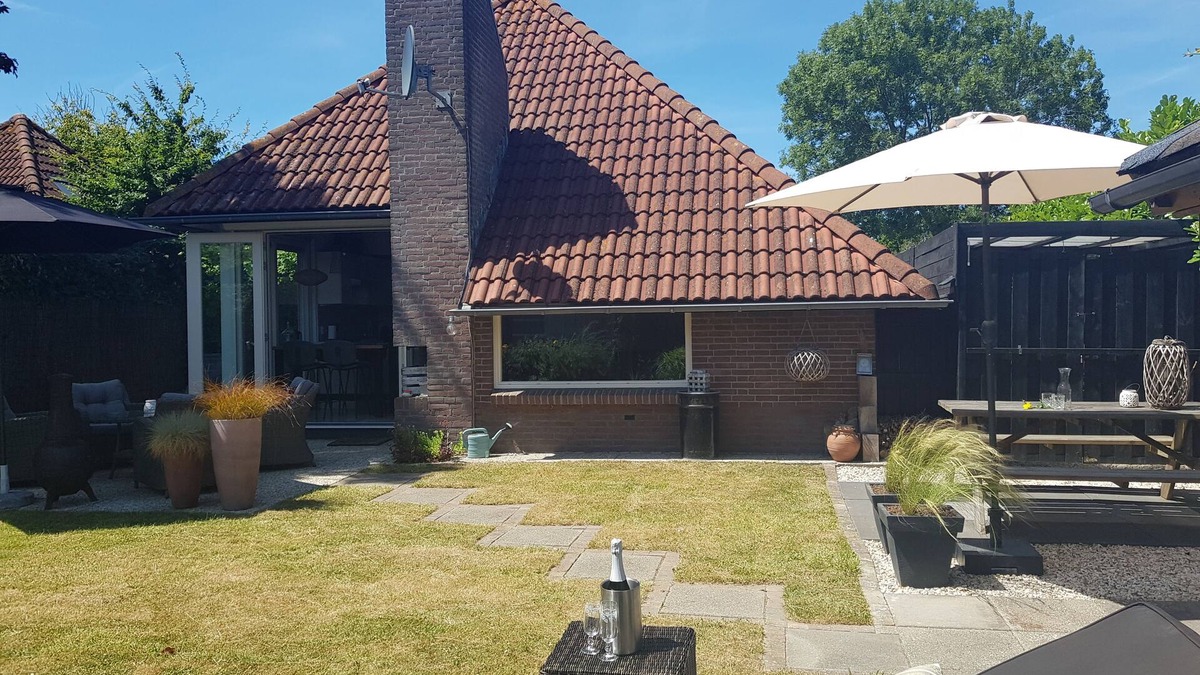 Herkingen Cottage | Cozy vacation cottage. Grevelingen beach Herkingen. North Sea beach at 20 minutes.