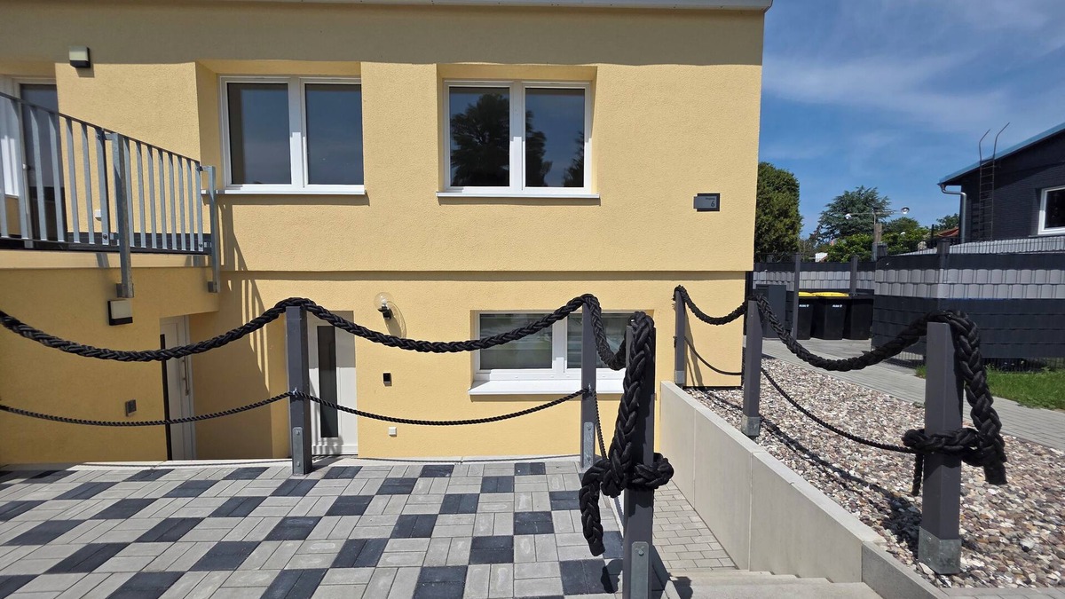 Gross Stroemkendorf Apartment | Cozy vacation apartment "Ankerplatz" in a rural location in Groß Strömkendorf.