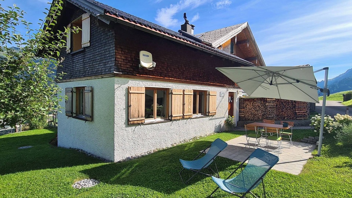 Raggal House | Cozy vacation home in a quiet location, great hiking trails right on the doorstep
