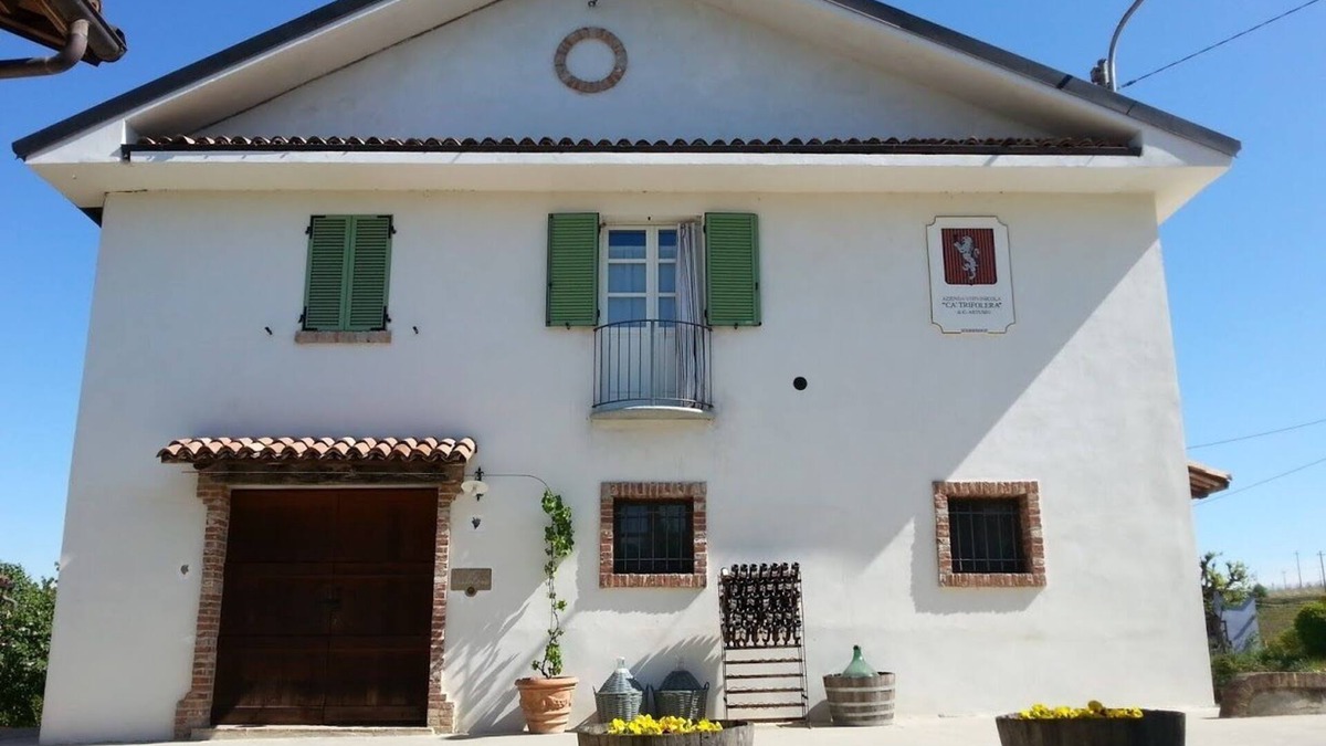 Neive House | Cozy vacation home for 10 people