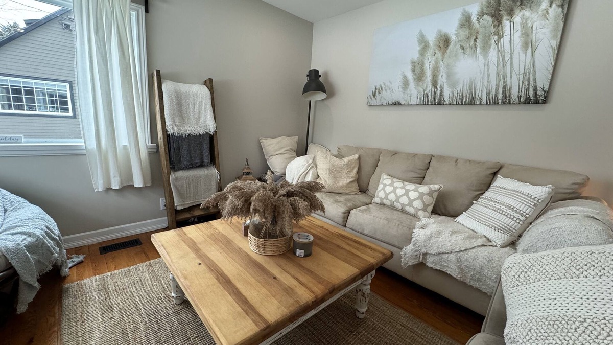 Creemore House | Cozy Vacation home on the River in Creemore