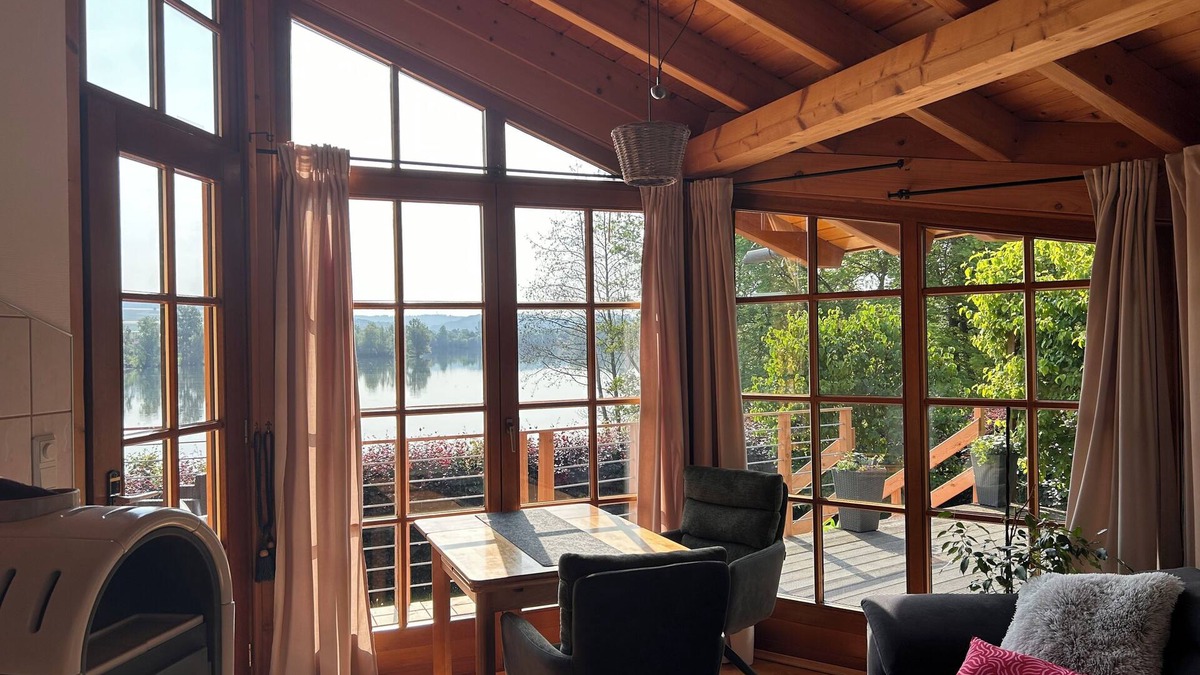 Lauenfoerde House | Cozy vacation home with terrace, located directly on a fishing lake.