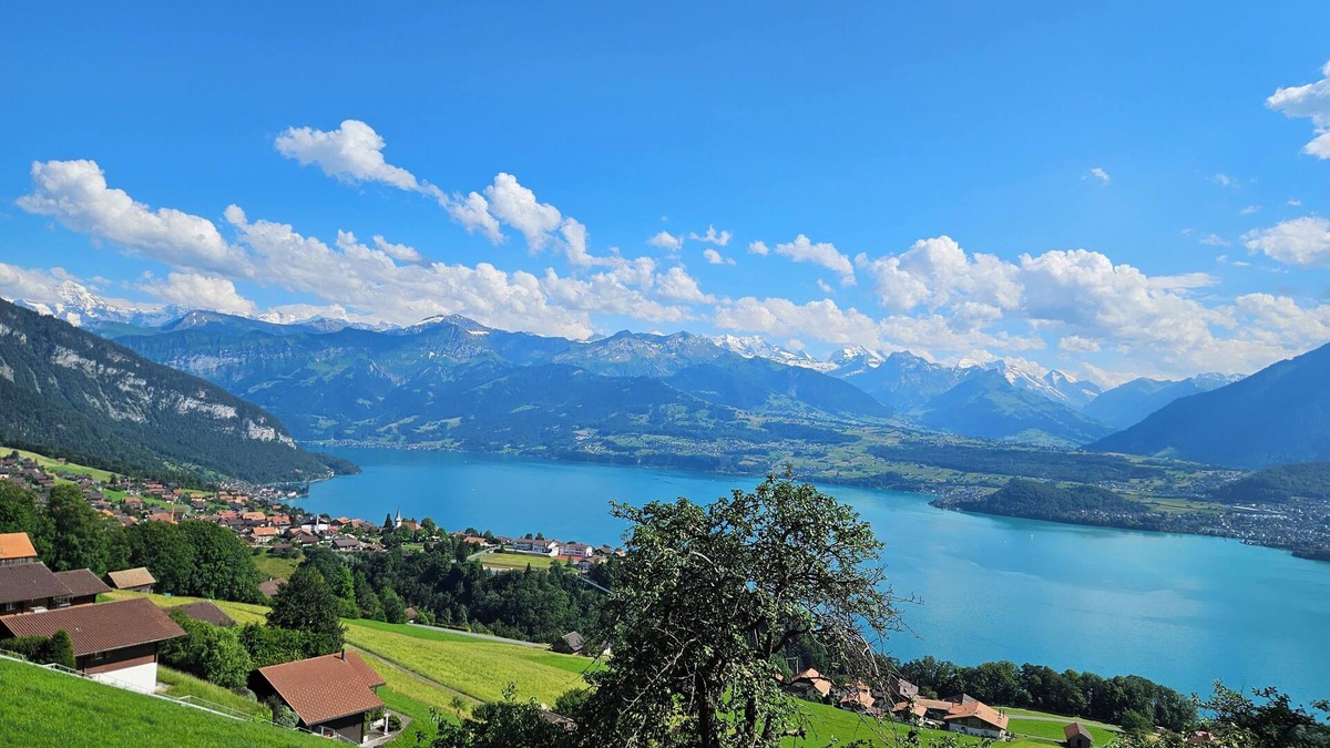 Goldiwil Ski Chalet | Cozy vacation home with views of Lake Thun and the Alps