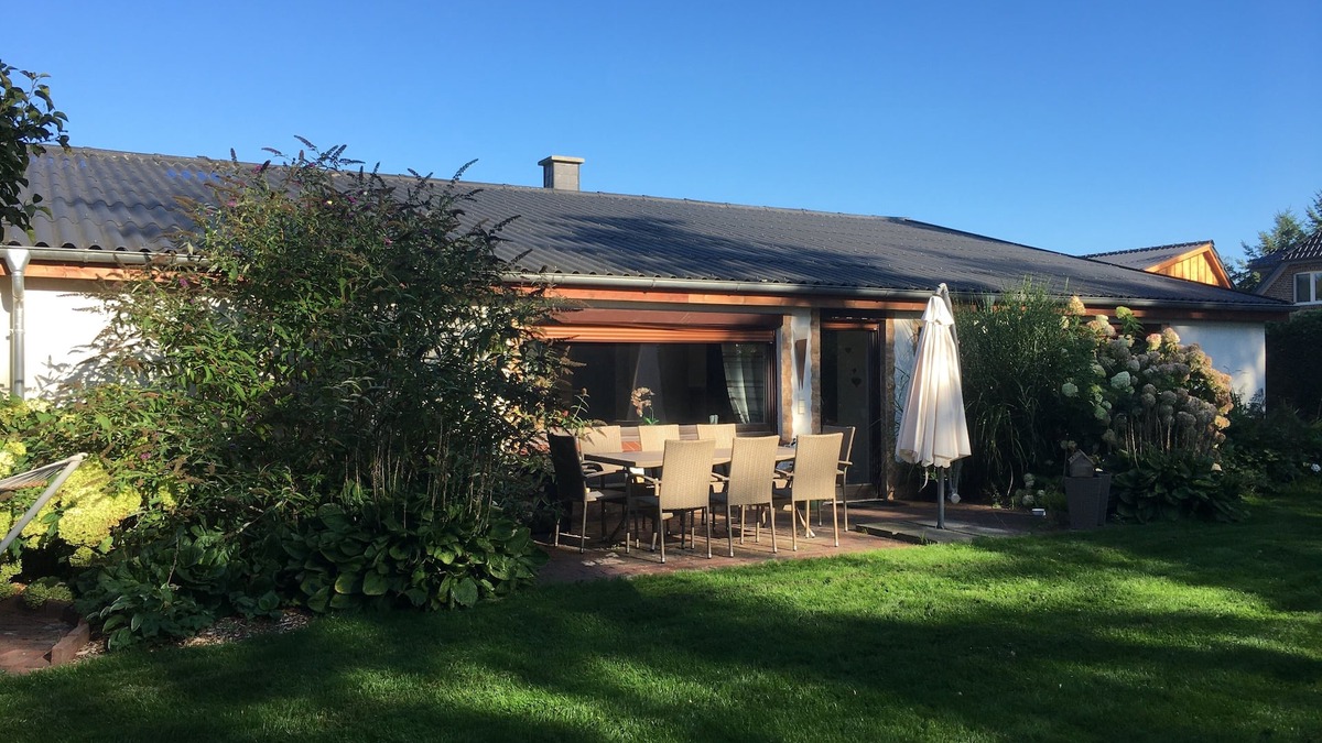 Zetel House | Cozy vacation home with large garden in a quiet location near the North Sea coast