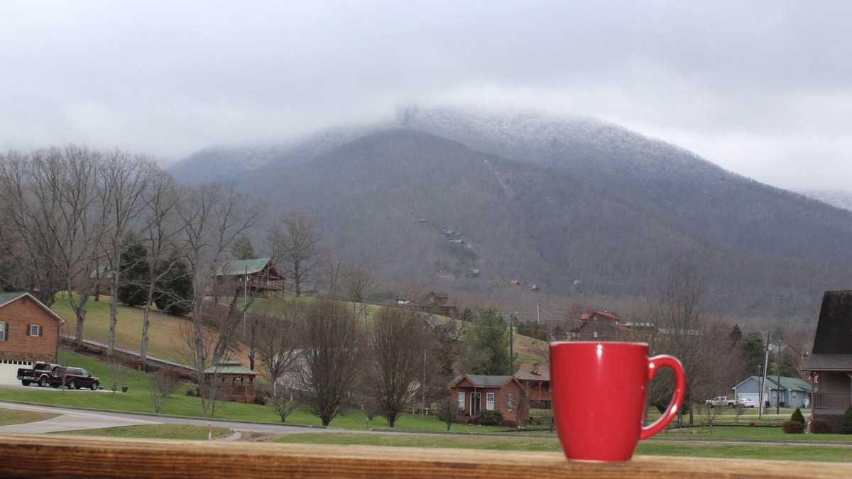 Gatlinburg - Pigeon Forge Cabin | Cozy Valley Retreat in the Smoky Mountains , Perfect Vacation Cabin