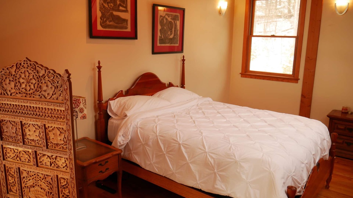 Whately Villa | Cozy Valley View Post & Beam Villa!