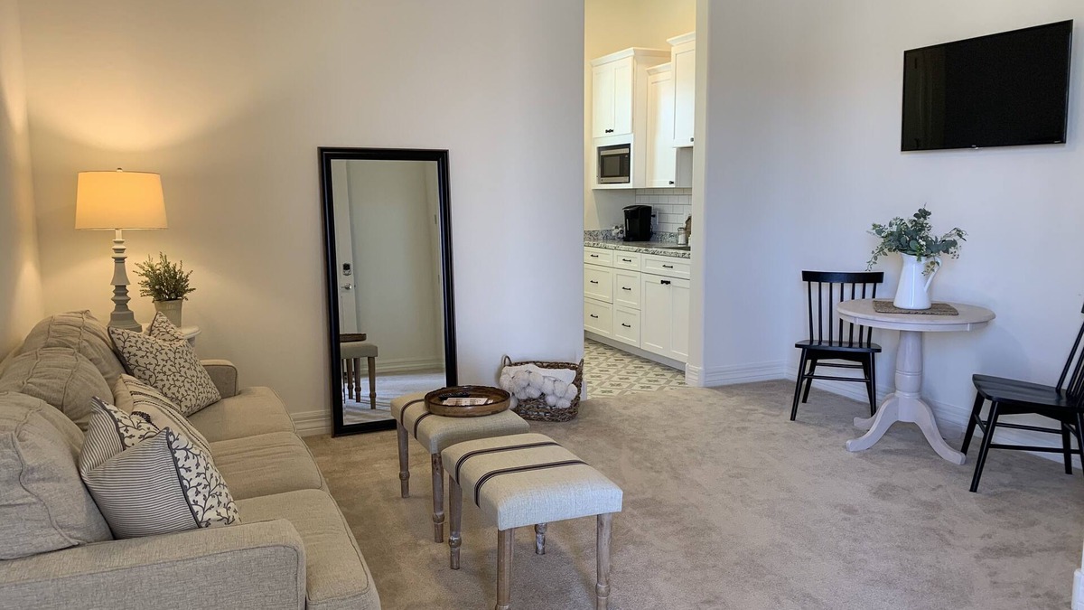 Queen Creek House | Cozy Villa Apartment In Gated Community