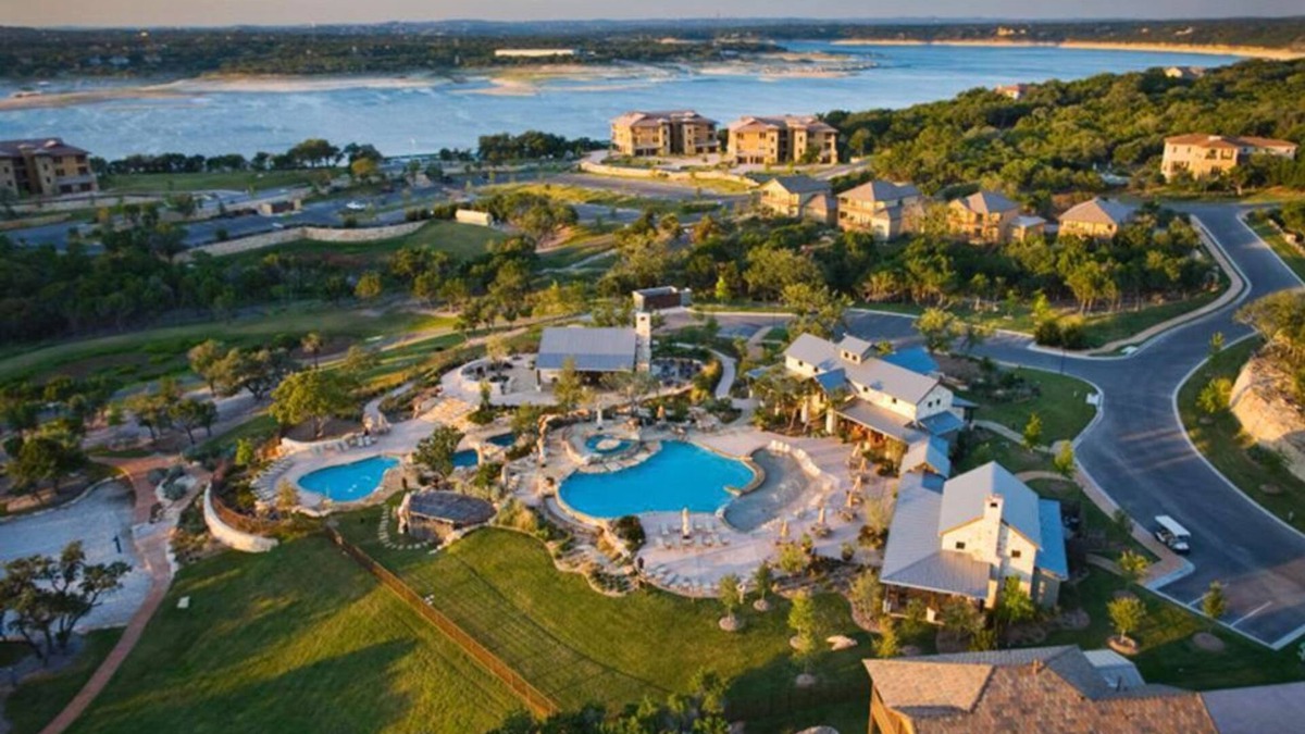 Jonestown Condo | Cozy Villa in the Hollows Resort! Beach Club with 4 Pools, Hiking Trails, Pickleball!