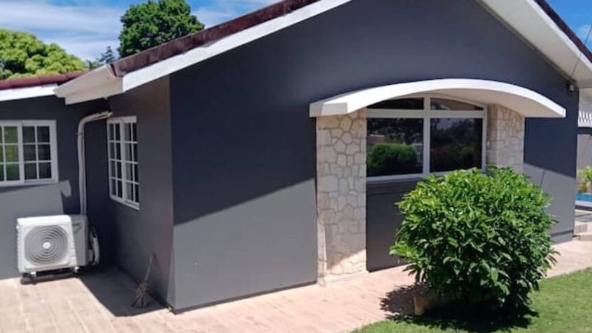 Eastwood Park Villa | Cozy Villa with Private Pool and Private Beach access included