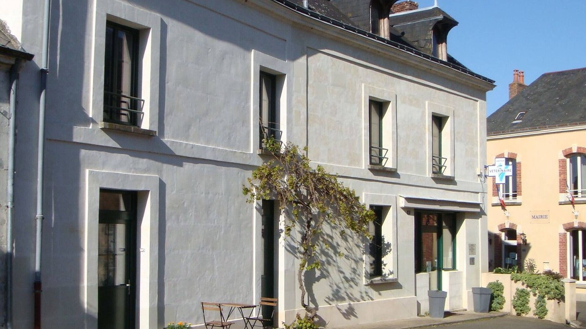 Montreuil-le-Henri Cottage | Cozy Village Retreat with Forest Views - WiFi, TV, and Comfortable Amenities