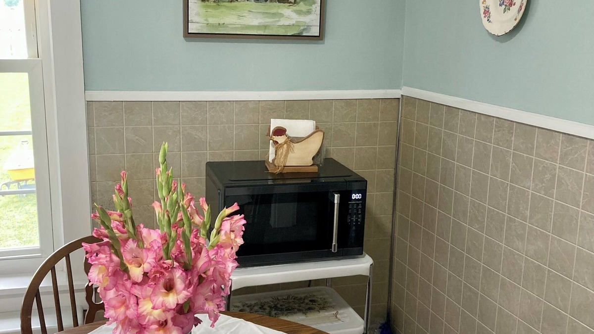 Cocolamus House | Cozy Vintage farmhouse in walking distance to Faylor Lake disc golf park.