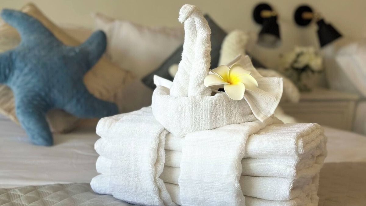 McCully - Moiliili Condo | Cozy Waikiki 30FL Luxury Condo with Majestic Ocean Viewerful Honolulu