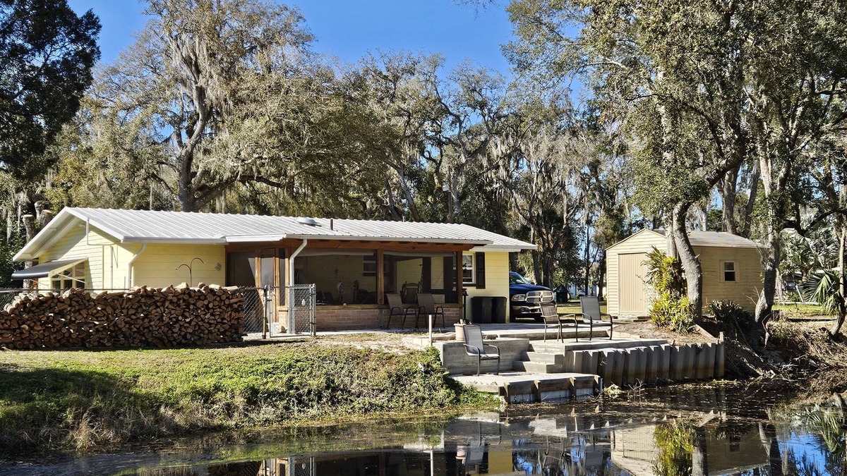 Floral City House | Cozy water front getaway