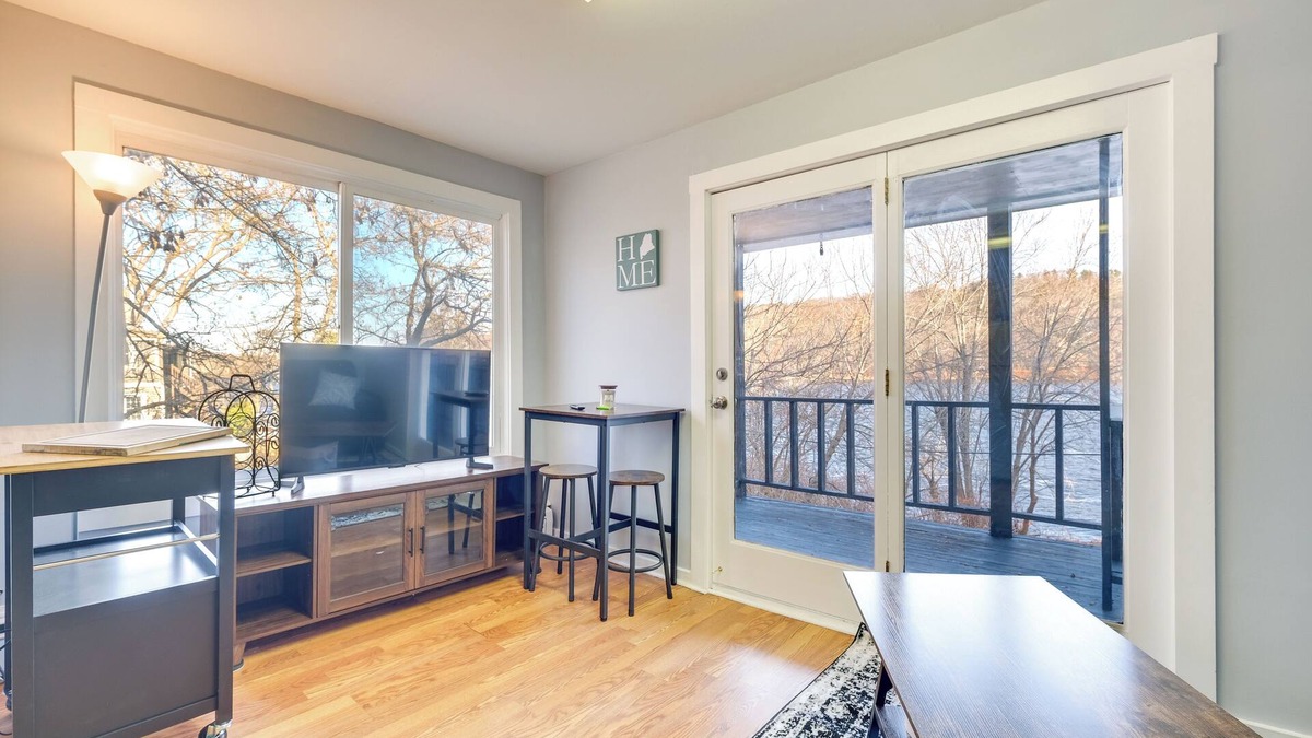 Hallowell Apartment | Cozy Water-View Apt in the Heart of Downtown!