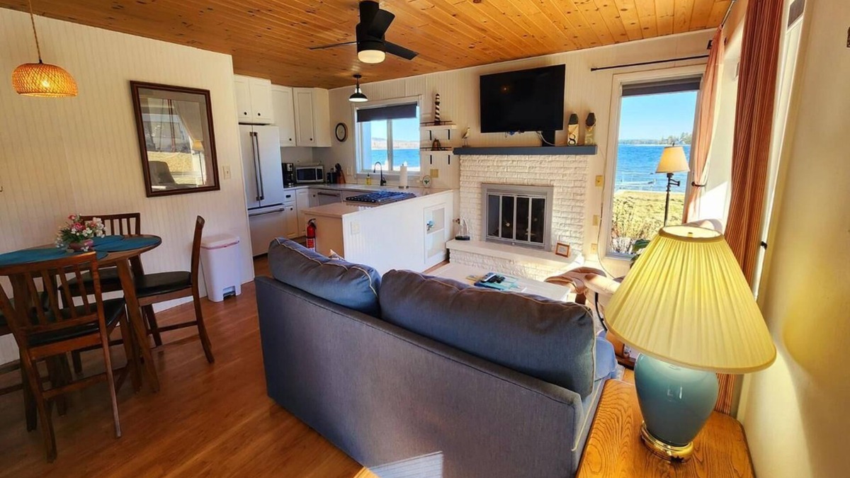 Conway Condo | Cozy Watercolors Retreat on Crooked Lake-Minutes to Harbor Springs & Petoskey