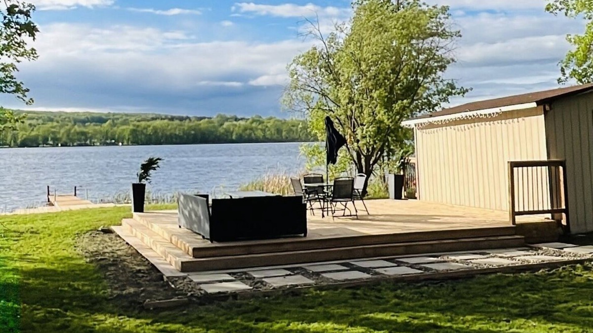 Quinte West Cottage | Cozy Waterfront 3 Bedroom Cottage (Pet-Friendly)