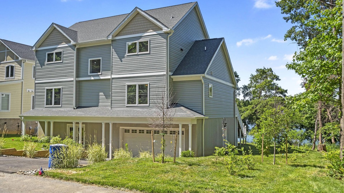 Annapolis House | Cozy, waterfront, 5BR 4BA house w 2 decks near USNA & downtown