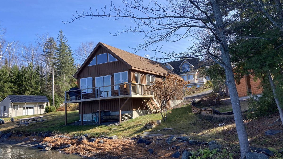 Greenville Cabin | Cozy Waterfront Cabin - Moosehead Lake