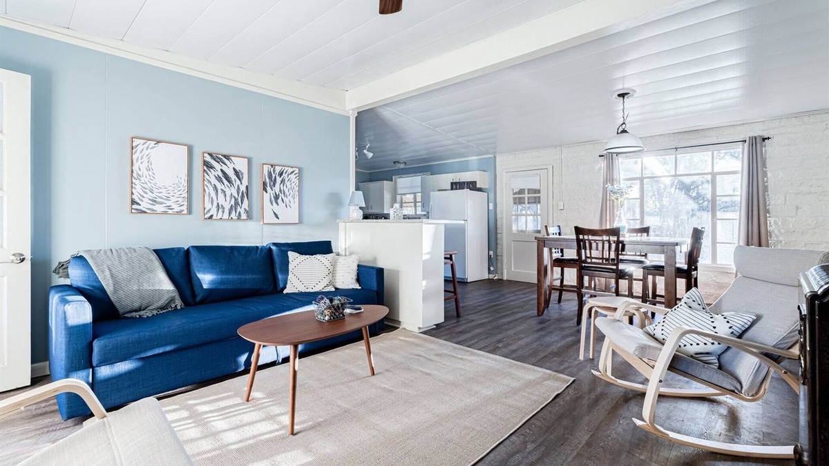Oatmeal Apartment | Cozy Waterfront Cabin - Sleeps 5