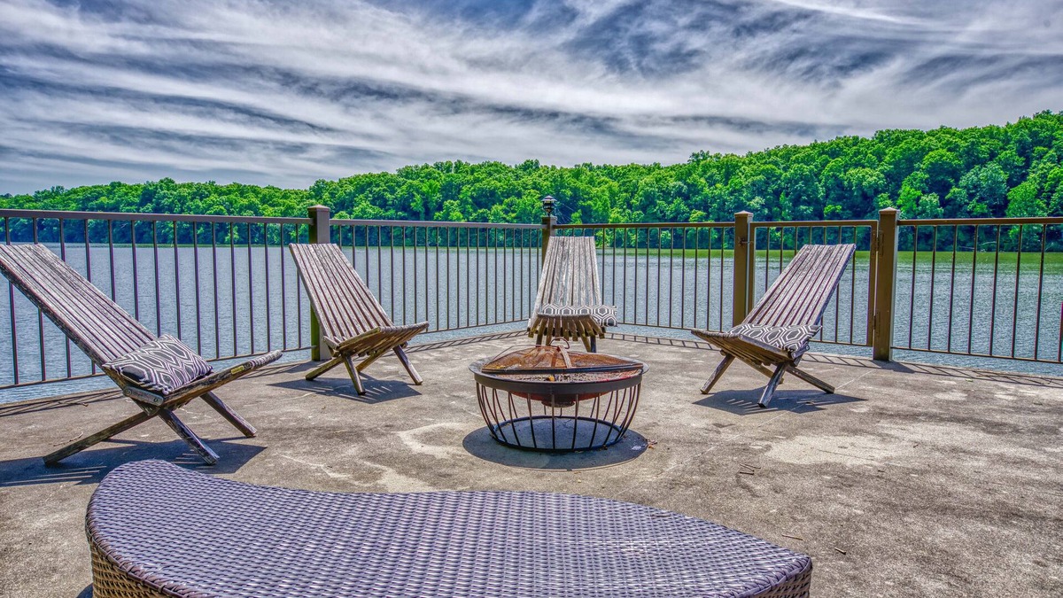 Killen Cabin | Cozy Waterfront Cabin with Large Pier