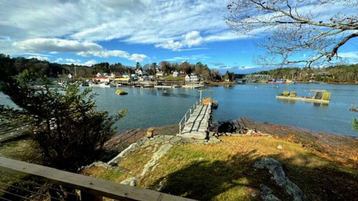 Southport House | Cozy Waterfront Cottage with Dock