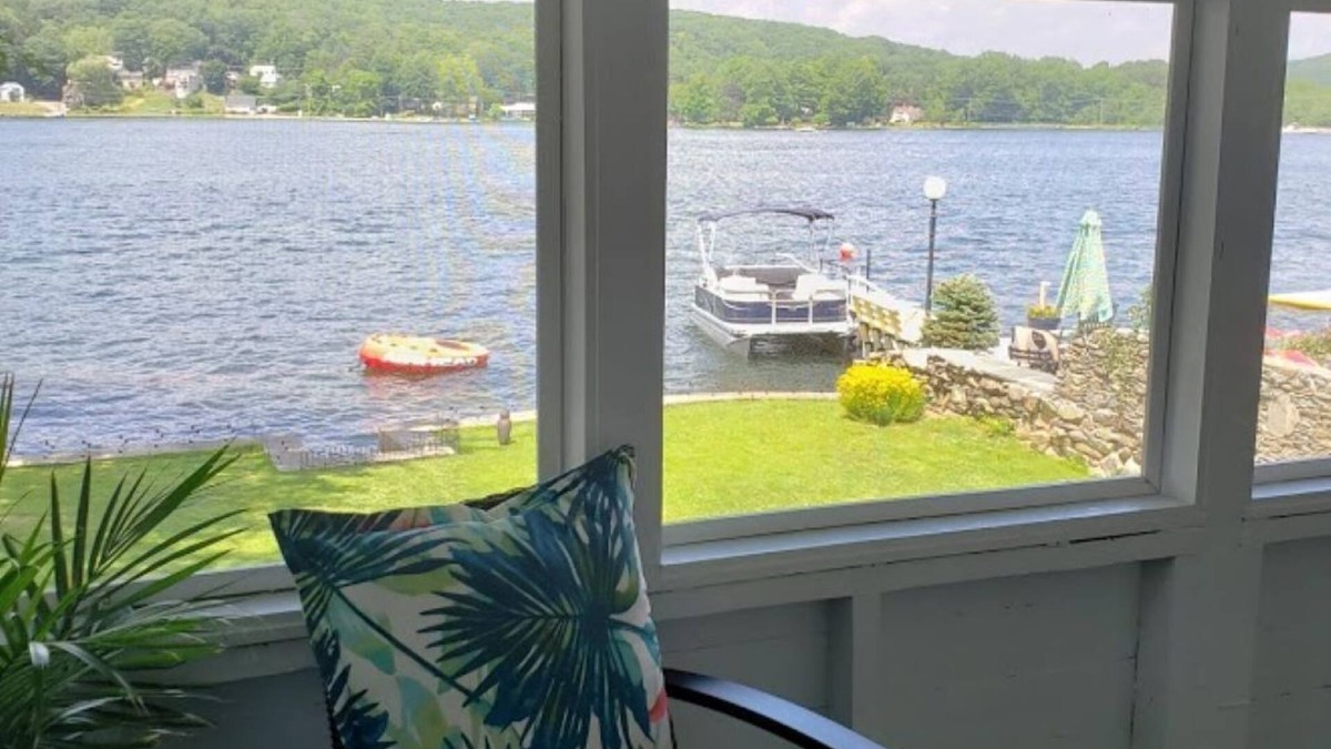 Winchester Cottage | Cozy WATERFRONT Cottage on Highland Lake, CT - central a/c & heat