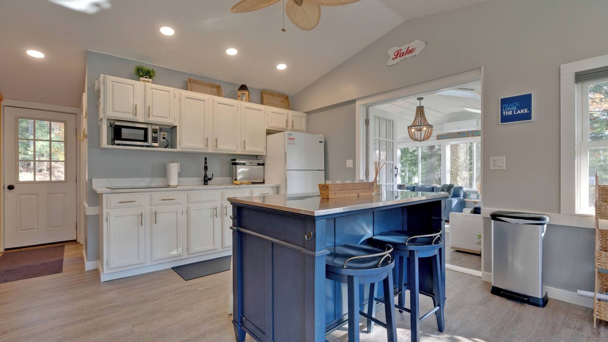 Lyman House | Cozy Waterfront cottage with Private dock- dog friendly!