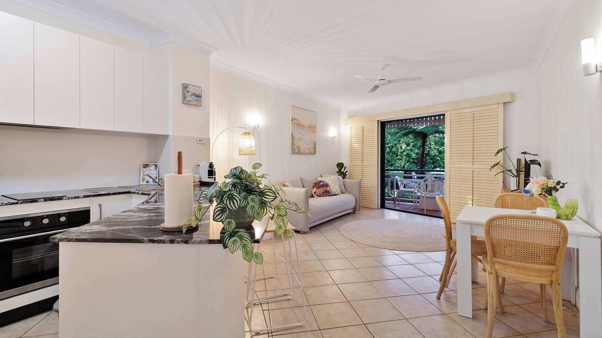 Cairns North Apartment | Cozy Waterfront - Free Parking, Pool