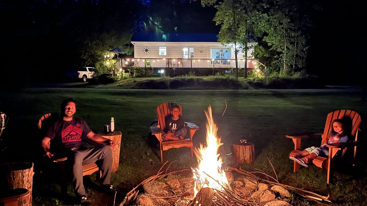 Arden Cottage | Cozy Waterfront Family Cottage - Arden on the Lake (Pet Friendly!)