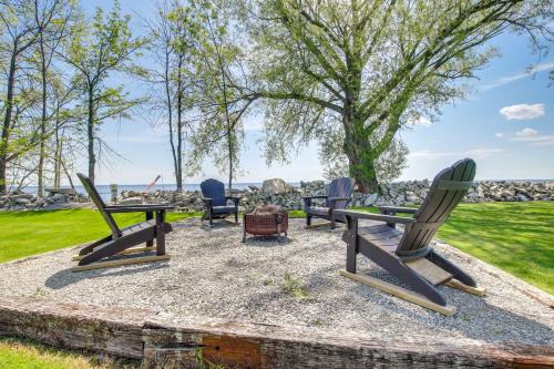 Oconto House | Cozy Waterfront Home on the Bay of Green Bay!
