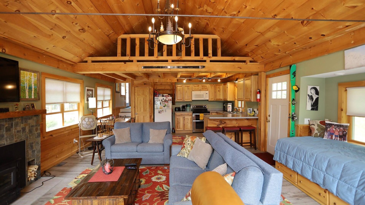 Rumney House | Cozy Waterfront Home Overlooking Stinson Lake (SL2439R)