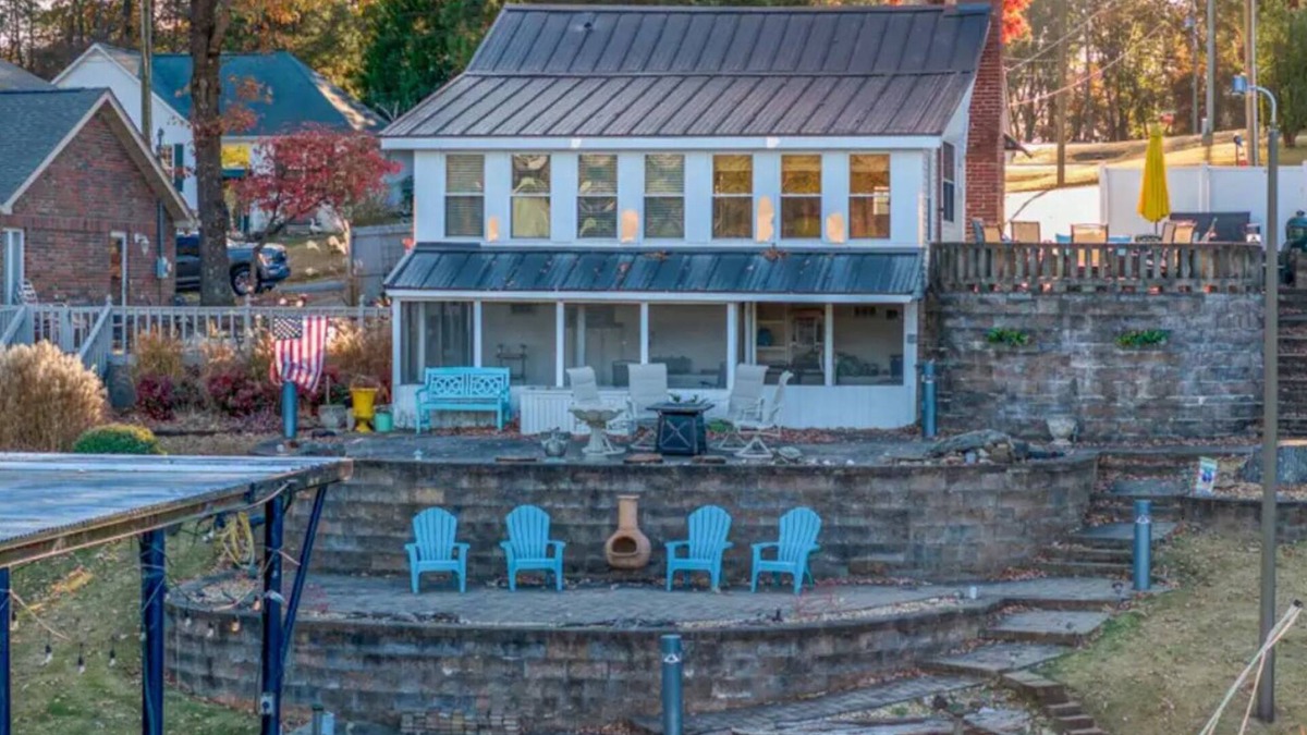 Muscle Shoals House | Cozy Waterfront Lake Cottage near RTJ Golf Course!nn