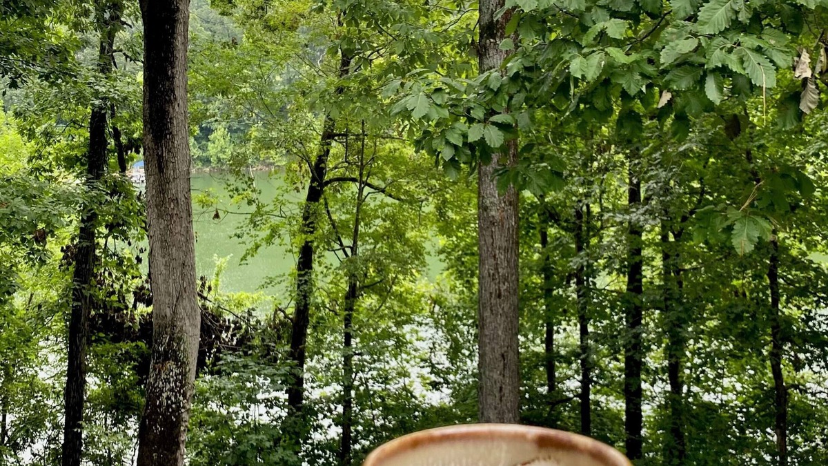 Mammoth Cave House | Cozy Waterfront Lake Home on Nolin Lake & Close to Mammoth Cave