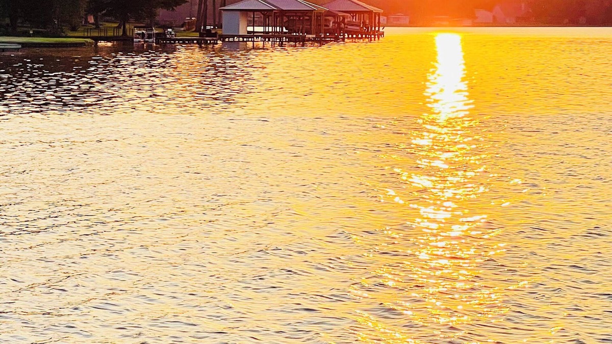 Murchison House | Cozy waterfront Lakehouse with a nice view of Callender lake near Canton TX!