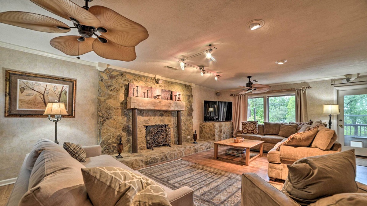 Murray House | Cozy Waterfront Murray Home with Private Dock!