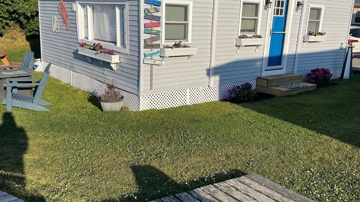Snug Harbor Cottage | Cozy Waterfront Cottage