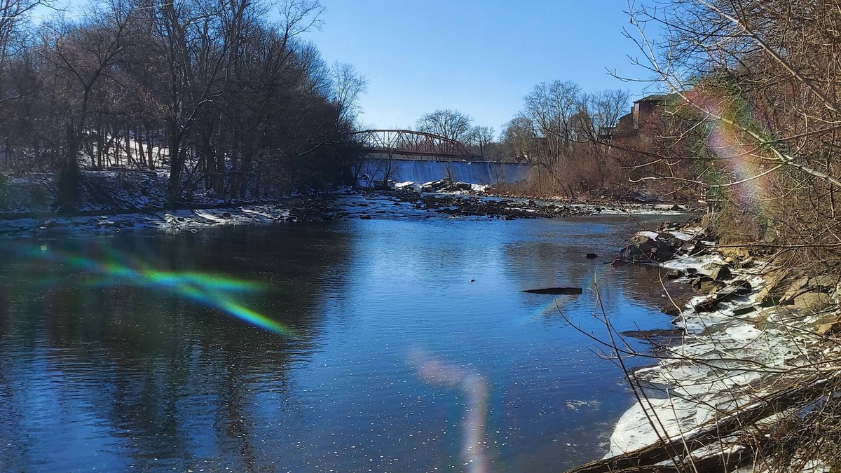 Saugerties House | Cozy waterview suite with waterfall views close to the village