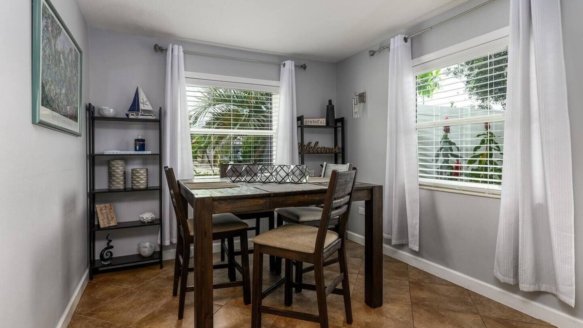 Sun Bay South House | Cozy Well-Equipped Home In The Heart Of South Tampa. Amazing Fenced-in Backyard!