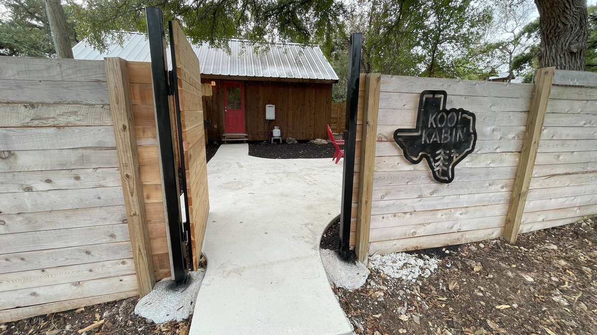 Austin Cabin | Cozy, west Austin cabin near Lake Austin, & within 15 miles of downtown